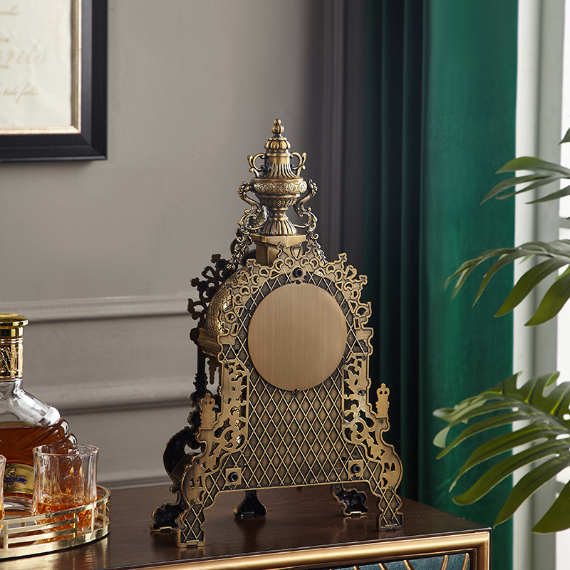 Large Creative Retro Table clo - مراجعة Resin Art Clock وسعره